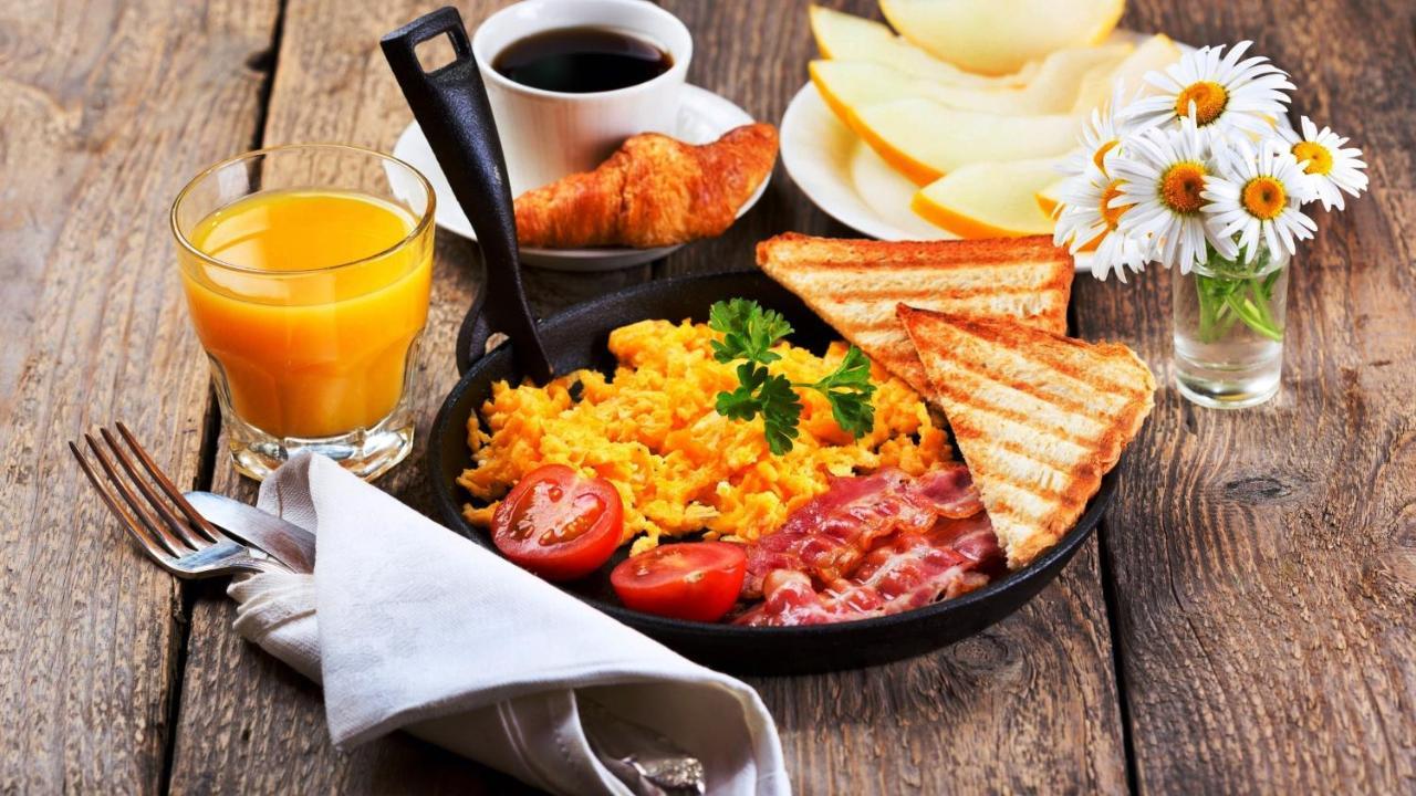 Fabhotel Red Velvet & Hotel Pune