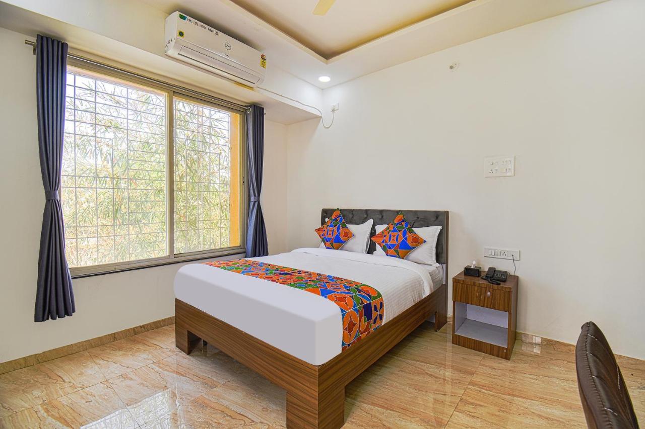 Hotel Fabhotel Red Velvet & Pune