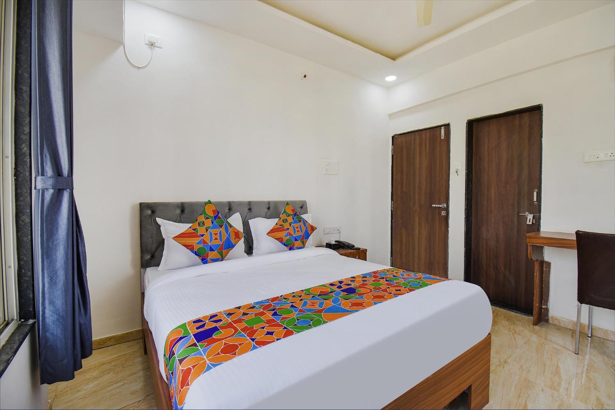 Fabhotel Red Velvet & Pune